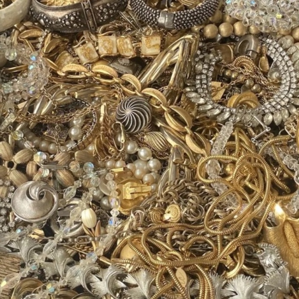 1/2 Lb Vtg 2 Now Estate Costume Jewelry Lot Some Signed All Wearable Silver Gold